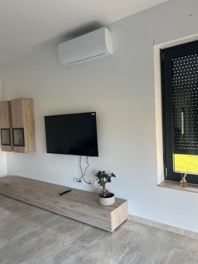 Modern Home Ula บระทอนิกลา ภายนอก รูปภาพ