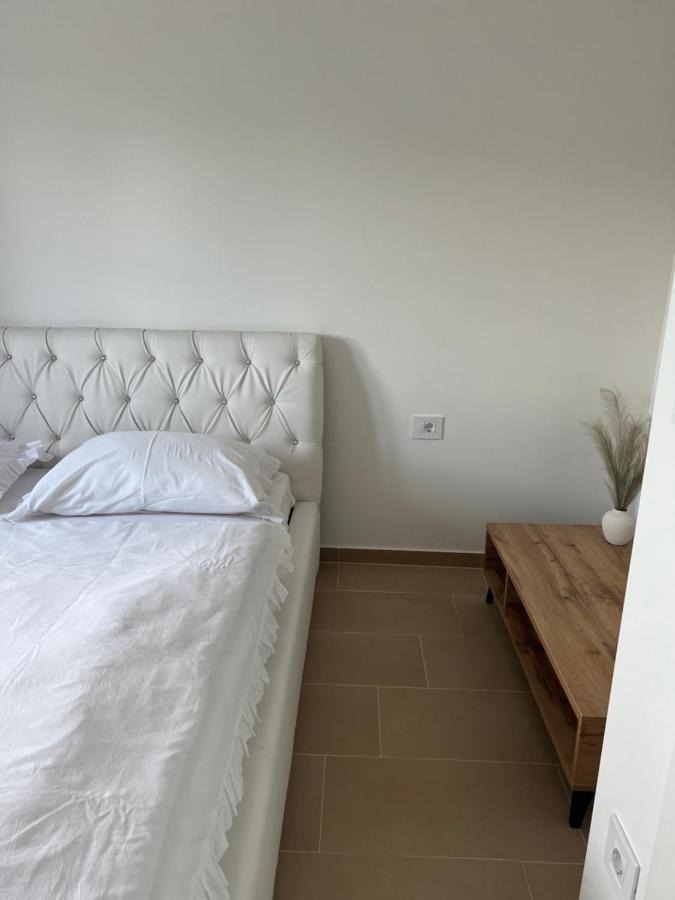 Modern Home Ula บระทอนิกลา ภายนอก รูปภาพ