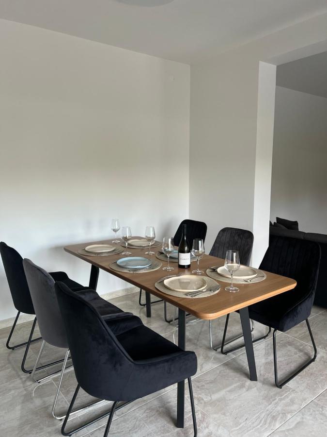 Modern Home Ula บระทอนิกลา ภายนอก รูปภาพ