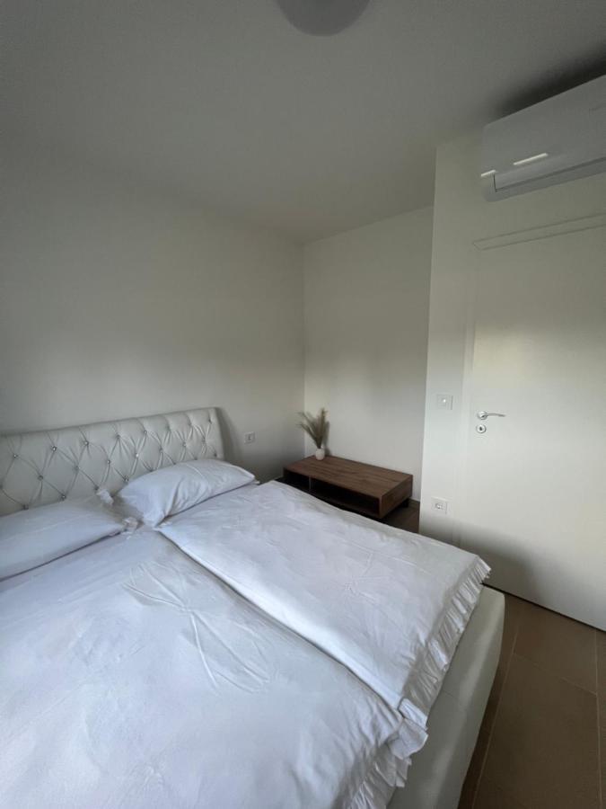 Modern Home Ula บระทอนิกลา ภายนอก รูปภาพ