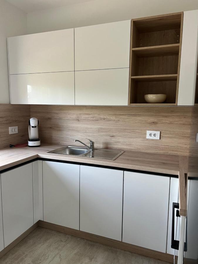 Modern Home Ula บระทอนิกลา ภายนอก รูปภาพ