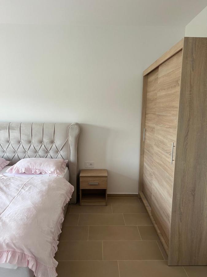 Modern Home Ula บระทอนิกลา ภายนอก รูปภาพ