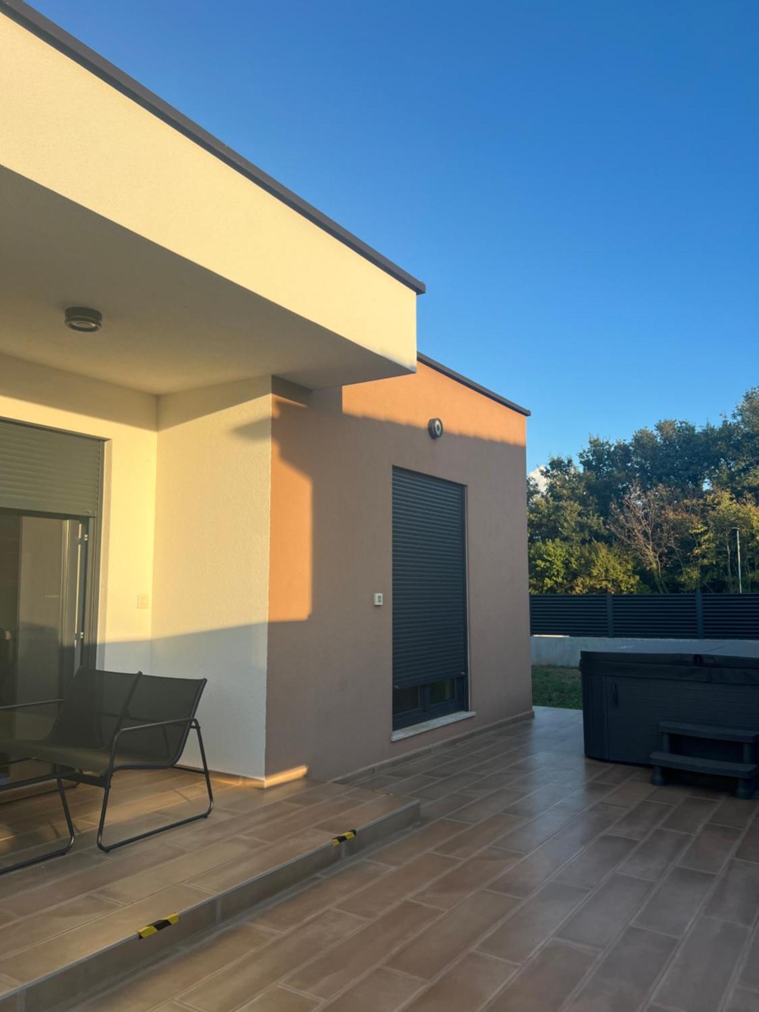 Modern Home Ula บระทอนิกลา ภายนอก รูปภาพ